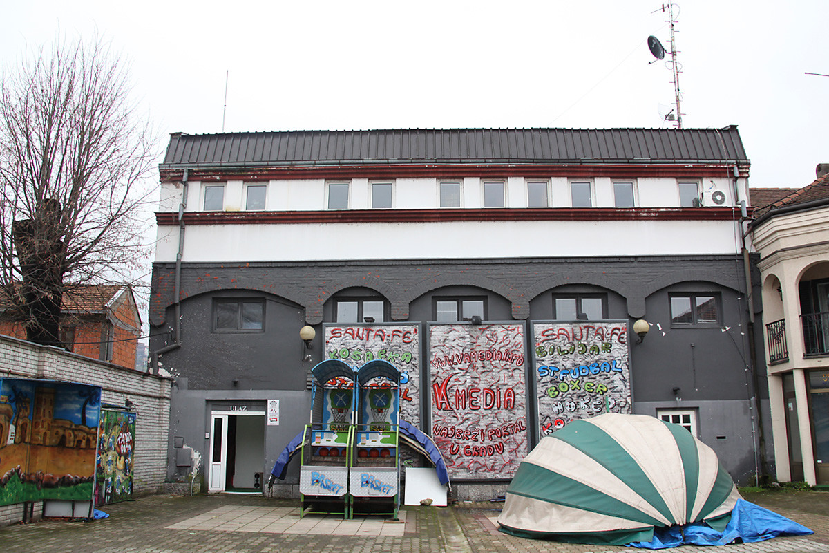 Zgrada na Trgu knjeginje Ljubice u kojoj se nalazi Radio 014