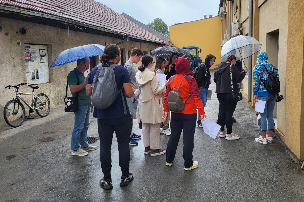 Valjevski zbor predao pismo u JKP Vidrak (Foto: Kolubarske.rs)