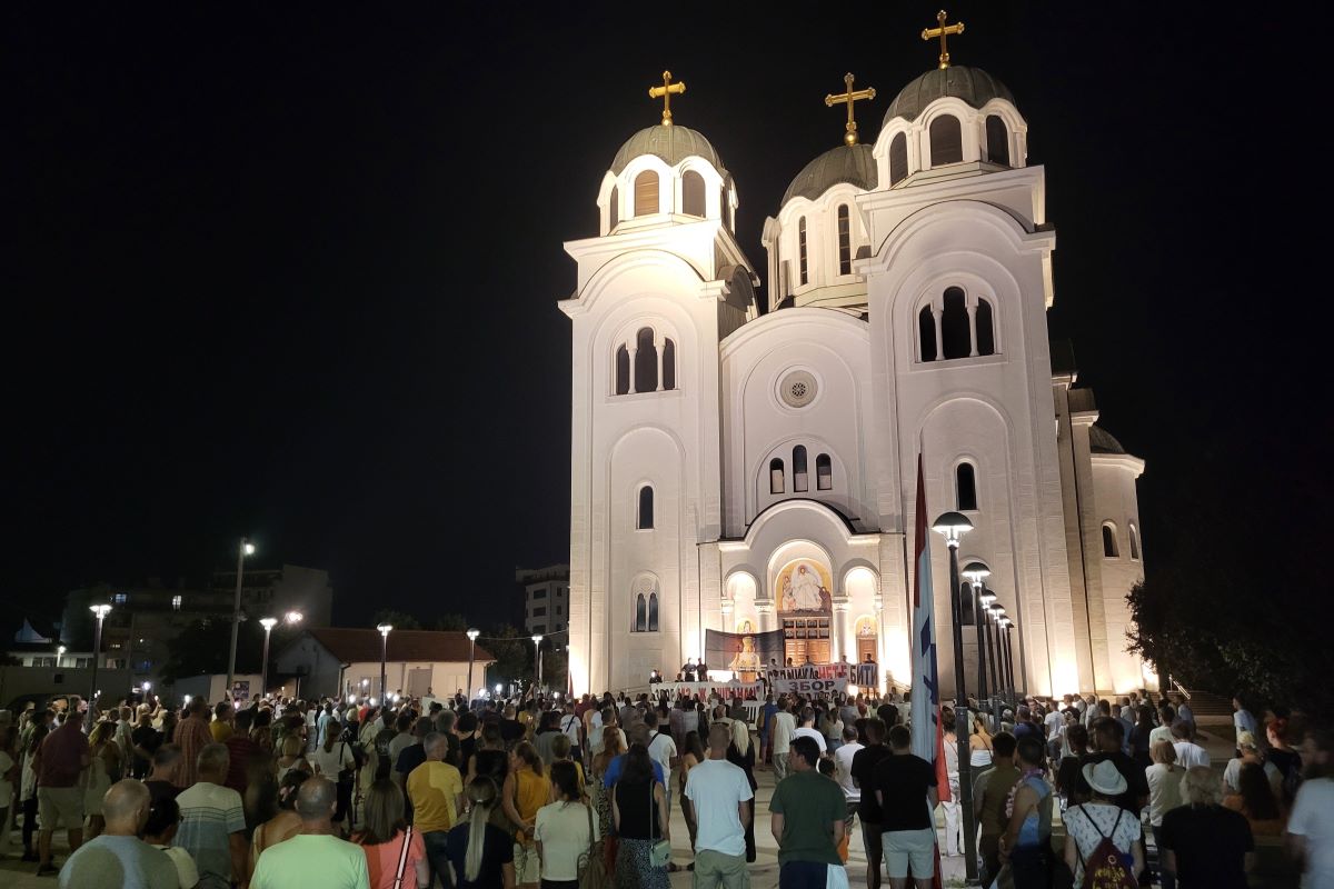 16 minuta tišine ispred Hrama