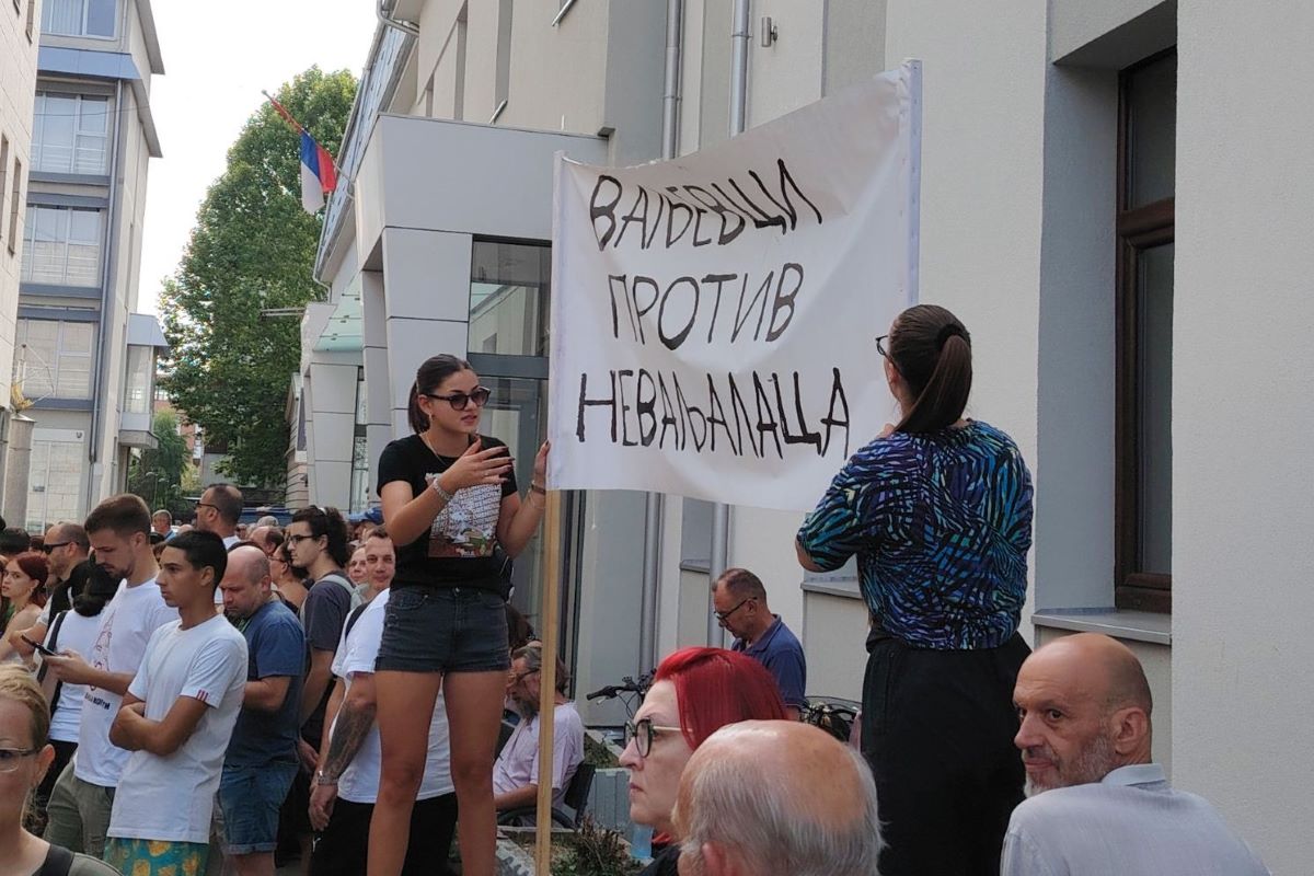 Protest građana - slobda za privedene (Foto: Kolubarske.rs)