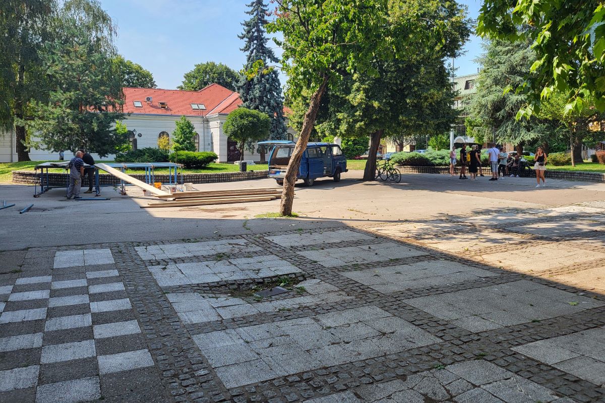 Plato iza Gimnazije (Foto: Kolubarske.rs)