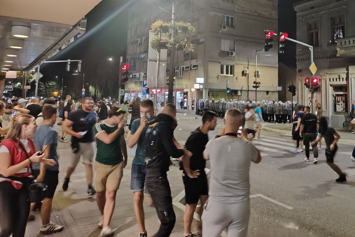 Policija i građani u Karađorđevoj 