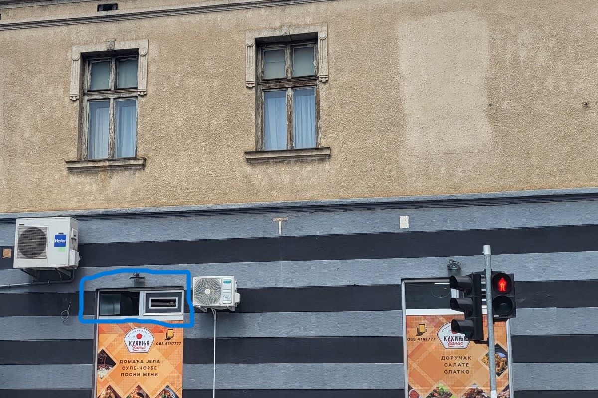 Ventilacioni otvor ispod prozora