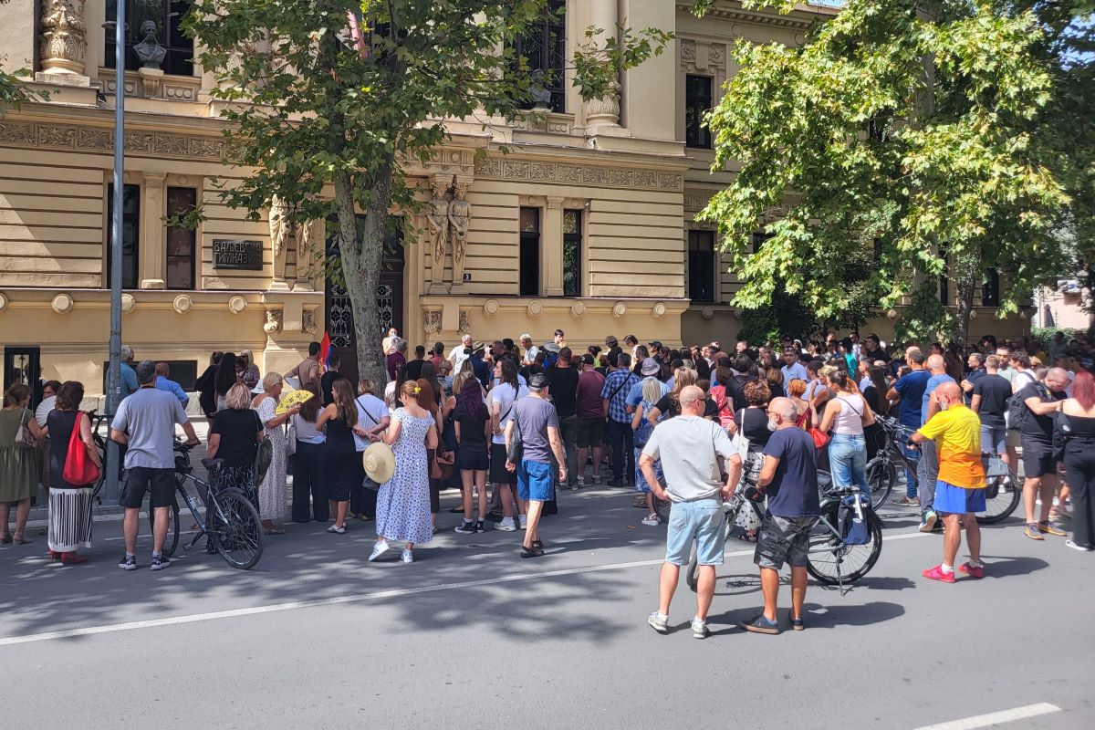 Protest ispred Gimnazije