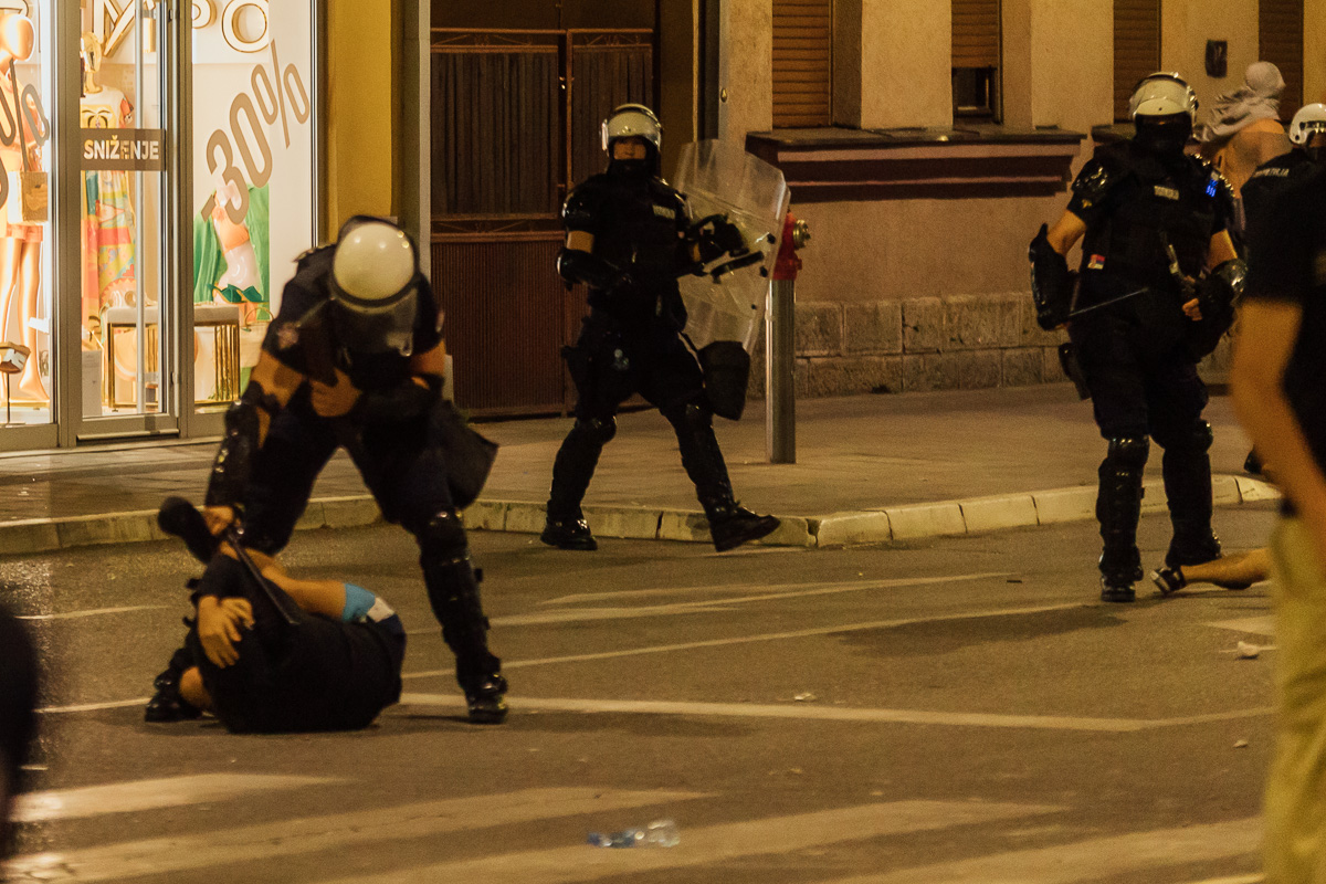 Brutalna intervencija policije (Foto: Đorđe Đoković)