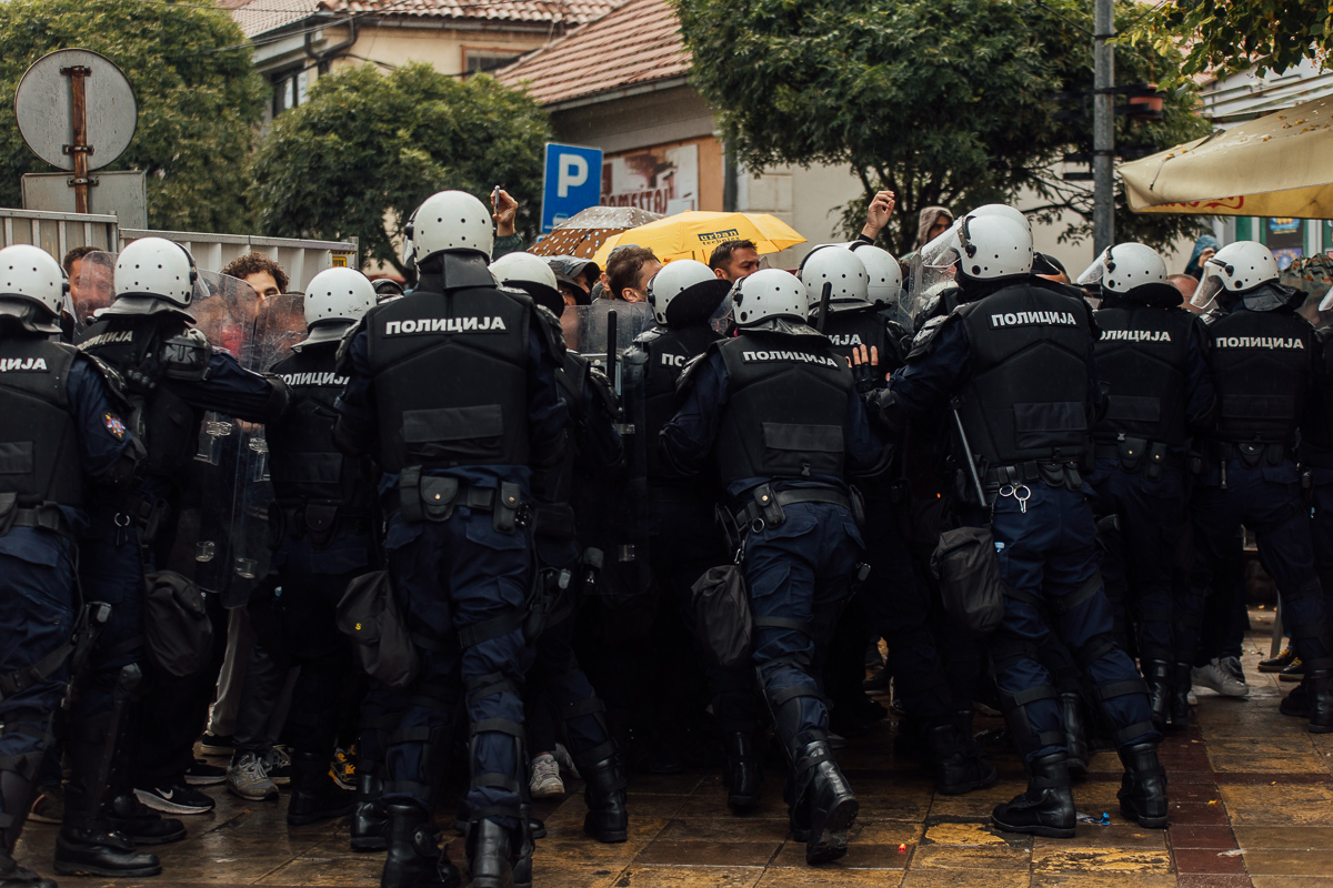 Policija sprečava građane da prođu