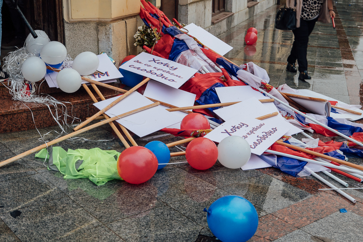 Ostavljeni ransparenti , baloni...
