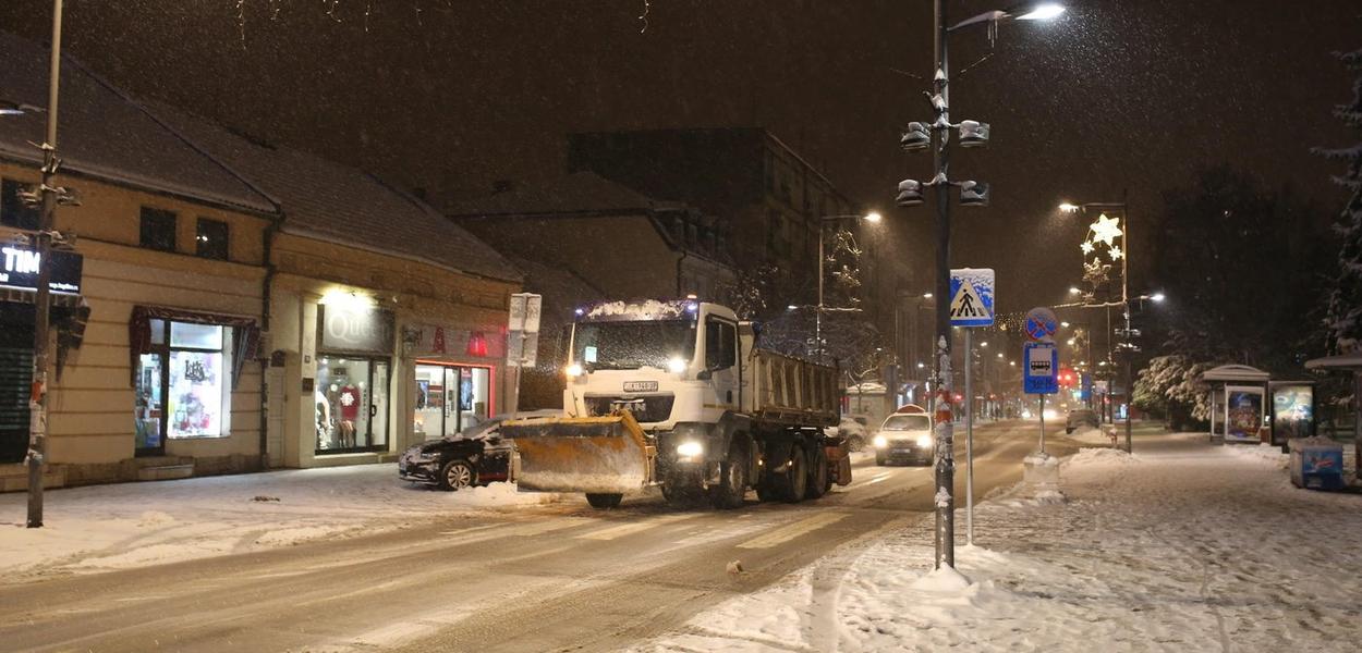 Čišćenje snega (Foto: Đorđe Đoković)