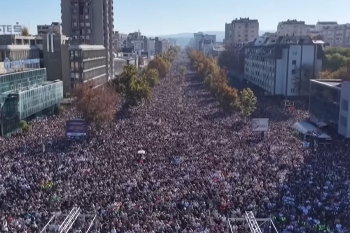 Komemorativni skup u Novom Sadu (Foto: Screenshot BBC)