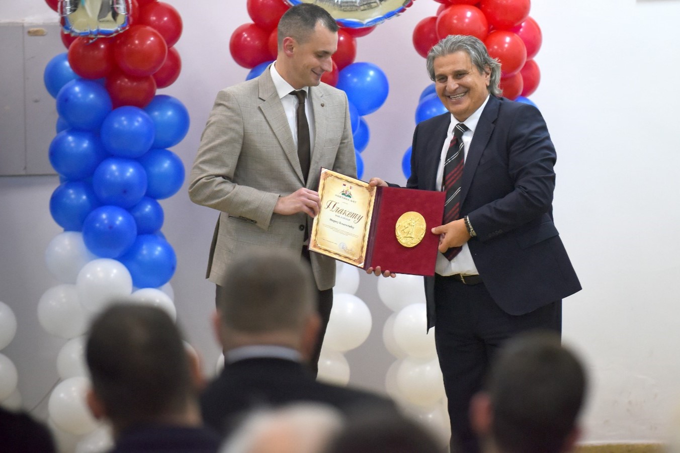 Milomir Starčević uručio plaketu Marku Blagotiću