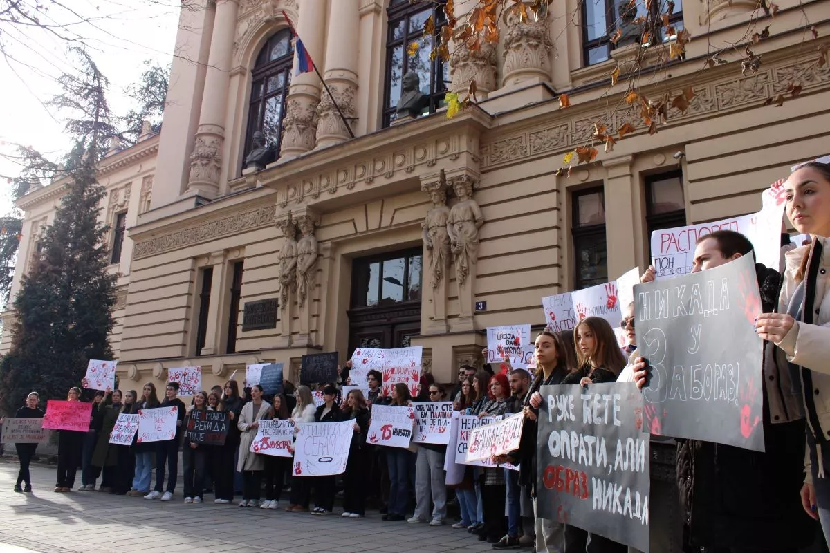 15 minuta tišine ispred Gimnazije