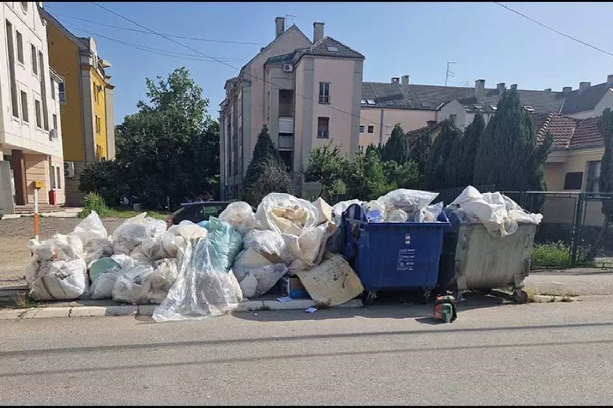 Smeće u ulici Vojvode Stepe