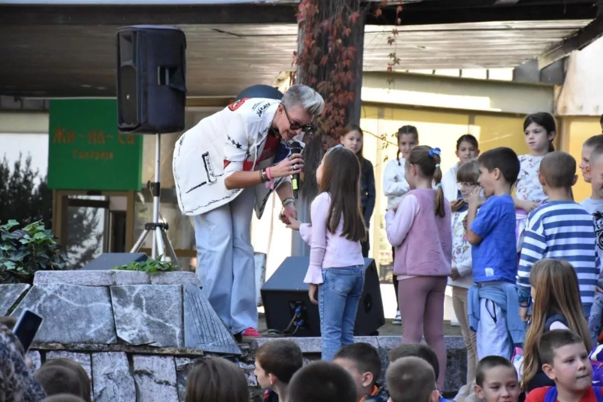 Tijana pevala predškolcima i prvacima