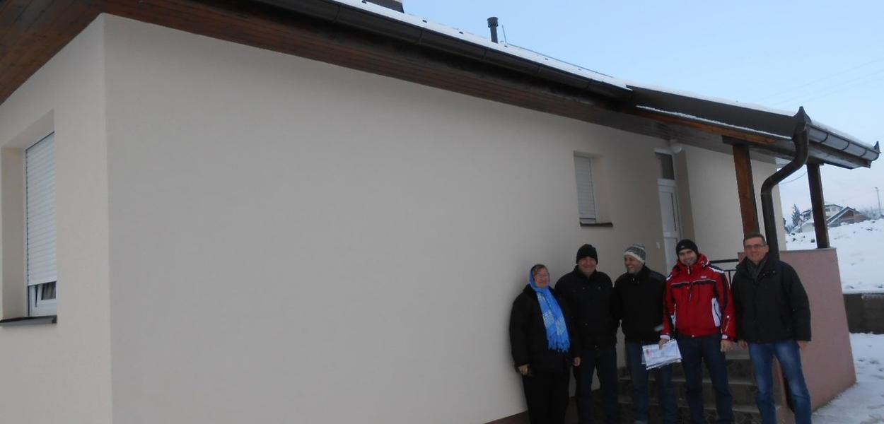 Ispred kuće Rakića