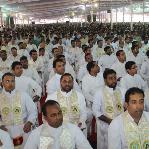 More than 2,000 priests, all wearing vestments bearing pictures of two newly canonized Indian saints, participated in a Nov. 29 Mass of thanksgiving near Sochi, India. More than 2,000 priests, all wearing vestments bearing pictures of two newly canonized Indian saints, participated in a Nov. 29 Mass of thanksgiving near Sochi, India.