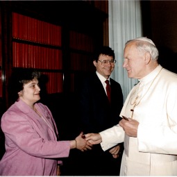 AT THE BEGINNING. Then-Domino’s CEO Tom Monaghan and his wife, Marjorie, meet Pope John Paul II, on May 7, 1987, a meeting that inspired Monaghan to found Legatus. AT THE BEGINNING. Then-Domino’s CEO Tom Monaghan and his wife, Marjorie, meet Pope John Paul II, on May 7, 1987, a meeting that inspired Monaghan to found Legatus.