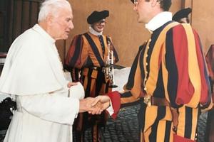Pope John Paul II shakes the hand of Swiss guard, Mario Enzler, 1990. Pope John Paul II shakes the hand of Swiss guard, Mario Enzler, 1990.