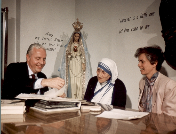 Jerry and Gwen Coniker converse with Mother Teresa, who was on the advisory council of their apostolate, Apostolate for Family Consecration. The very first show Coniker taped was an interview with Mother Teresa. AFC programs ran on EWTN and included Mother Angelica (shown at right, below, with Jerry, far left). Jerry and Gwen Coniker converse with Mother Teresa, who was on the advisory council of their apostolate, Apostolate for Family Consecration. The very first show Coniker taped was an interview with Mother Teresa. AFC programs ran on EWTN and included Mother Angelica (shown at right, below, with Jerry, far left).