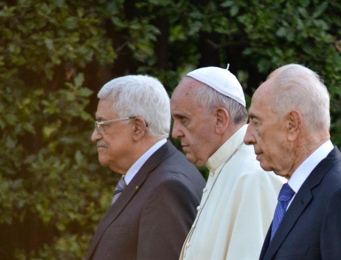 L-R: Palestinian President Mahmoud Abbas, Pope Francis and Israeli President Shimon Peres meet in the Vatican gardens to pray for peace on June 8, 2014. L-R: Palestinian President Mahmoud Abbas, Pope Francis and Israeli President Shimon Peres meet in the Vatican gardens to pray for peace on June 8, 2014.