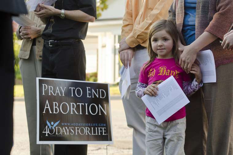 Pro-lifers pray outside of an abortion business. Pro-lifers pray outside of an abortion business.