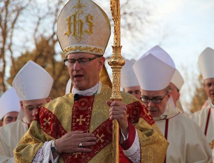 Bishop Conley prays at installation Mass outside of Risen Christ Cathedral in Lincoln, Neb. Bishop Conley prays at installation Mass outside of Risen Christ Cathedral in Lincoln, Neb.