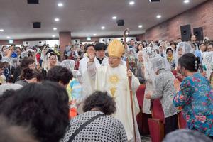 Above, Cardinal Andrew Yeom Soo-Jung, archbishop of Seoul and apostolic administrator of Pyongyang (capital city of North Korea), led a prayer rally for peace on the Korean Peninsula on June 22. Below, some 3,000 parishioners participated in recitation of the Rosary, Mass and a concert by young Catholics from neighboring Mongolia. Korean Catholics have engaged in fervent prayer on behalf of peace as denuclearization talks continue between the U.S. and North Korea. Above, Cardinal Andrew Yeom Soo-Jung, archbishop of Seoul and apostolic administrator of Pyongyang (capital city of North Korea), led a prayer rally for peace on the Korean Peninsula on June 22. Below, some 3,000 parishioners participated in recitation of the Rosary, Mass and a concert by young Catholics from neighboring Mongolia. Korean Catholics have engaged in fervent prayer on behalf of peace as denuclearization talks continue between the U.S. and North Korea.