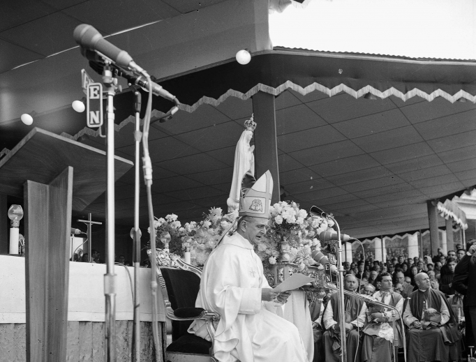 Pope Paul VI visits the Fatima Shrine in Portugal on May 13, 1967. Pope Paul VI visits the Fatima Shrine in Portugal on May 13, 1967.