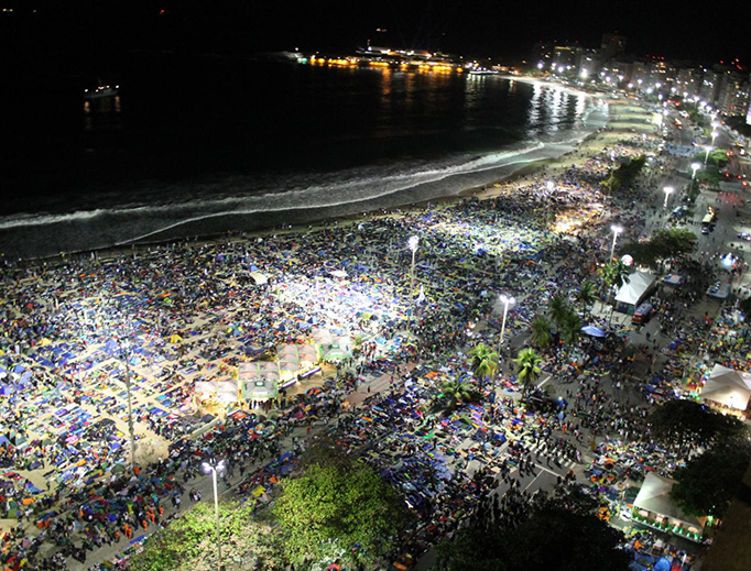 Pilgrims pray and sleep overnight on Copacabana Beach during World Day on July 27, 2013. Pilgrims pray and sleep overnight on Copacabana Beach during World Day on July 27, 2013.