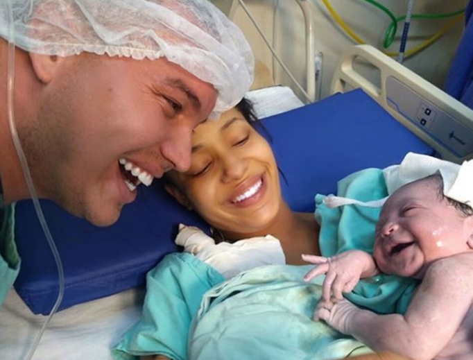 Flávio Dantas and Tarsila Batista welcome baby Antonella into the world. Flávio Dantas and Tarsila Batista welcome baby Antonella into the world.