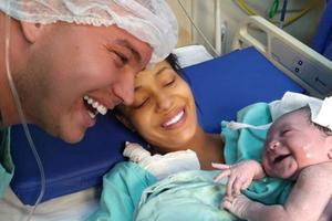 Flávio Dantas and Tarsila Batista welcome baby Antonella into the world. Flávio Dantas and Tarsila Batista welcome baby Antonella into the world.
