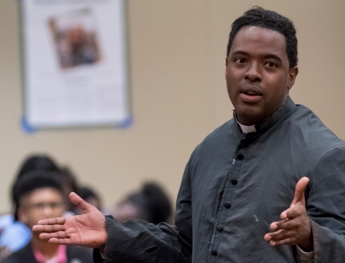 Above, Andrae Goodnight performed at the National Black Catholic Congress this summer. Below, Goodnight, wearing chasuble, with Leonardo Defilippis, St. Luke Productions’ president and founder. Above, Andrae Goodnight performed at the National Black Catholic Congress this summer. Below, Goodnight, wearing chasuble, with Leonardo Defilippis, St. Luke Productions’ president and founder.