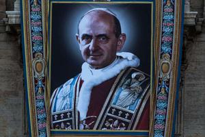 Canonization banner of Paul VI hangs in St. Peter’s Square ahead of his Oct. 14 canonization. Canonization banner of Paul VI hangs in St. Peter’s Square ahead of his Oct. 14 canonization.