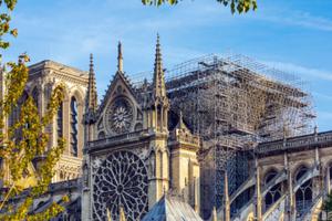 On April 15, 2019, a violent fire destroyed the spire and the entire roof of Notre-Dame Cathedral. In the picture, the roof and the arrow are absent. On April 15, 2019, a violent fire destroyed the spire and the entire roof of Notre-Dame Cathedral. In the picture, the roof and the arrow are absent.