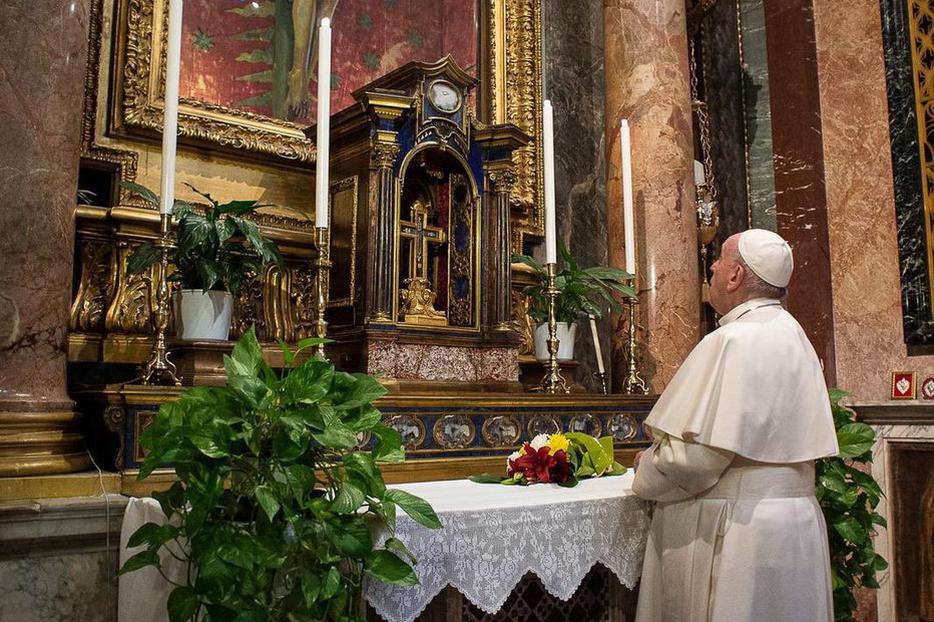 Pope Francis visits San Marcello al Corso to pray for all affected by the coronavirus pandemic, March 15, 2020. Pope Francis visits San Marcello al Corso to pray for all affected by the coronavirus pandemic, March 15, 2020.