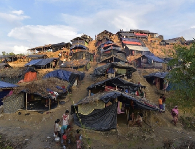 Myanmar's minority Rohingya people build makeshift tents and take shelter at Balukhali rohingya camp, in Ukhiya, Coz's Bazar, Bangladesh on Sep, 25, 2017. Myanmar's minority Rohingya people build makeshift tents and take shelter at Balukhali rohingya camp, in Ukhiya, Coz's Bazar, Bangladesh on Sep, 25, 2017.