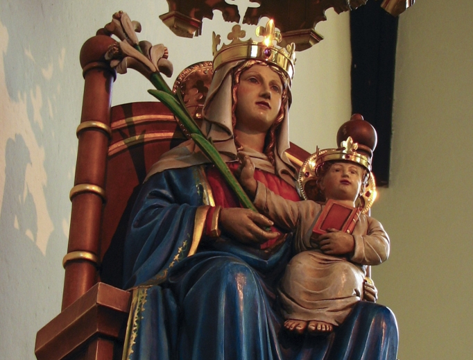 Above, Our Lady of Walsingham; below, three mothers enjoy life in Walsingham. Above, Our Lady of Walsingham; below, three mothers enjoy life in Walsingham.