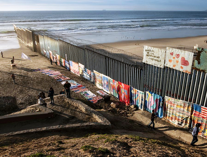 An exhibit by local artist Robenz and Central American migrants is on display on the beach next to a section of the US-Mexico border fence as seen from Tijuana, Mexico, on Jan. 8, 2019.
An exhibit by local artist Robenz and Central American migrants is on display on the beach next to a section of the US-Mexico border fence as seen from Tijuana, Mexico, on Jan. 8, 2019.