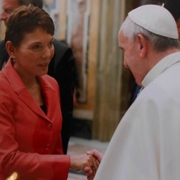 Reggie Littlejohn meets Pope Francis during the 2013 MaterCare International Conference in Rome.
Reggie Littlejohn meets Pope Francis during the 2013 MaterCare International Conference in Rome.