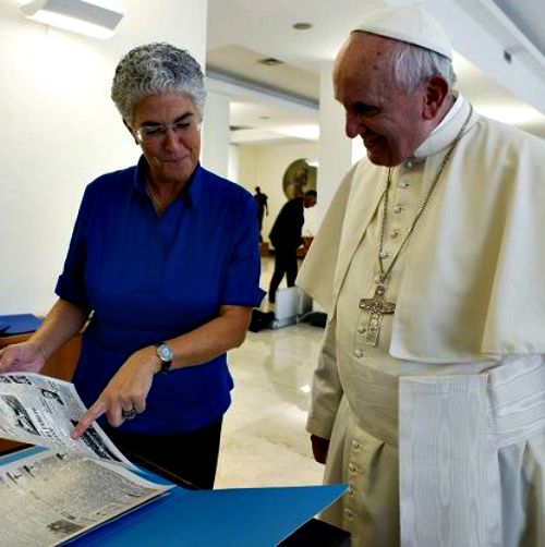 Vatican Journalist Aura Miguel with Radio Renascença interviews Pope Francis on Sept. 8.
Vatican Journalist Aura Miguel with Radio Renascença interviews Pope Francis on Sept. 8.