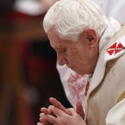 REVERENCE. Pope Benedict XVI bows toward the Eucharist after distributing Communion during Mass on the feast of Mary, Mother of God in St. Peter’s Basilica at the Vatican Jan. 1. REVERENCE. Pope Benedict XVI bows toward the Eucharist after distributing Communion during Mass on the feast of Mary, Mother of God in St. Peter’s Basilica at the Vatican Jan. 1.