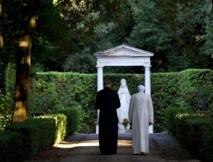 Pope Benedict XVI in walking around the gardens at Castel Gandolfo. Pope Benedict XVI in walking around the gardens at Castel Gandolfo.