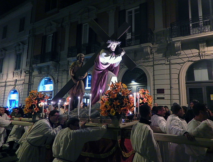 The procession of the ‘Barette’ in Messina has taken place every Good Friday since the 15th century The procession of the ‘Barette’ in Messina has taken place every Good Friday since the 15th century
