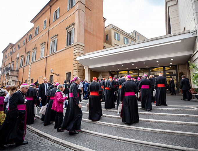 Pope Francis leads a procession into the Vatican’s Synod Hall during the Synod Assembly for the Pan-Amazon Region Oct. 7.
Pope Francis leads a procession into the Vatican’s Synod Hall during the Synod Assembly for the Pan-Amazon Region Oct. 7.