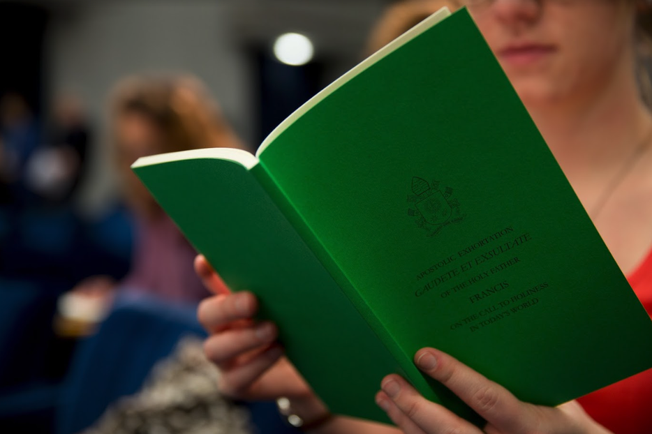 A journalist reads Pope Francis' new apostolic exhortation Gaudete et Exsultate at a Vatican press conference April 9, 2018. A journalist reads Pope Francis' new apostolic exhortation Gaudete et Exsultate at a Vatican press conference April 9, 2018.