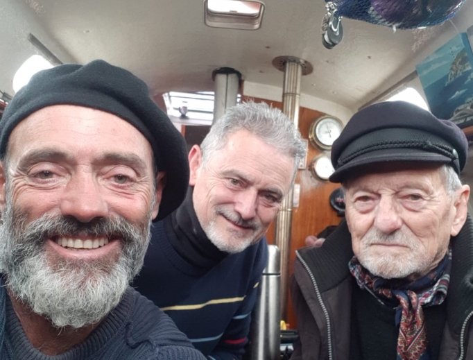 Juan Manuel Ballestero with his brother and father after the voyage. Juan Manuel Ballestero with his brother and father after the voyage.