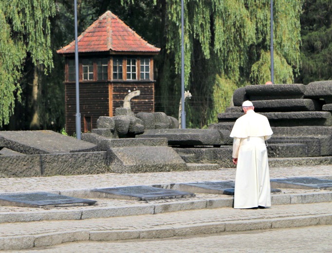 Pope Francis prays at the Birkenau memorial. Below (from top) are Auschwitz survivor Robert Roman Kent, and Polish 'Righteous Among the Nations' Józef Walaszczyk and Anna Bando, Tadeusz Stankiewicz, and Alicja Schnepf. Pope Francis prays at the Birkenau memorial. Below (from top) are Auschwitz survivor Robert Roman Kent, and Polish 'Righteous Among the Nations' Józef Walaszczyk and Anna Bando, Tadeusz Stankiewicz, and Alicja Schnepf.
