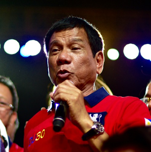 Rodrigo Duterte (red shirt), the newly elected president of the Philippines, speaking at Manila’s Rizal Park on May 7, 2016.
Rodrigo Duterte (red shirt), the newly elected president of the Philippines, speaking at Manila’s Rizal Park on May 7, 2016.