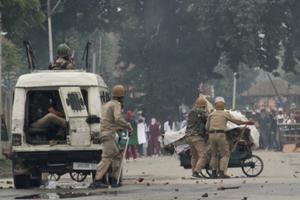 Indian government forces covering the points of the stone pelters during the clashes erupted between the Kashmiri Muslim protesters and mobs, 2018. Indian government forces covering the points of the stone pelters during the clashes erupted between the Kashmiri Muslim protesters and mobs, 2018.
