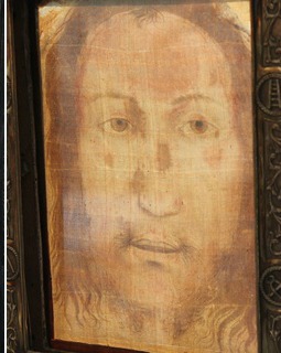 The Holy Face seen with direct sunlight in front. The Holy Face seen with direct sunlight in front.