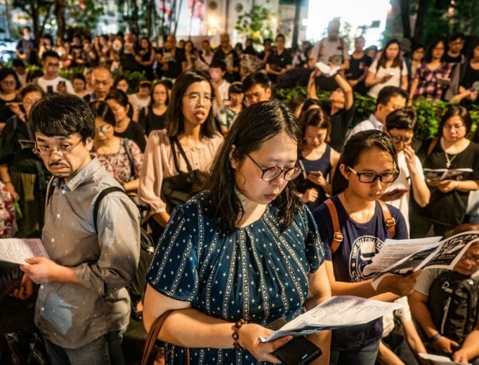 Hundreds of residents gather around for a prayer meeting outside the Court of Final Appeal on June 19 in Hong Kong. Hong Kong Chief Executive Carrie Lam issued a formal apology but added that the controversial extradition bill would not be scrapped two days after almost 2 million people marched in the city to demand for her to step down and withdraw the bill. Hundreds of residents gather around for a prayer meeting outside the Court of Final Appeal on June 19 in Hong Kong. Hong Kong Chief Executive Carrie Lam issued a formal apology but added that the controversial extradition bill would not be scrapped two days after almost 2 million people marched in the city to demand for her to step down and withdraw the bill.